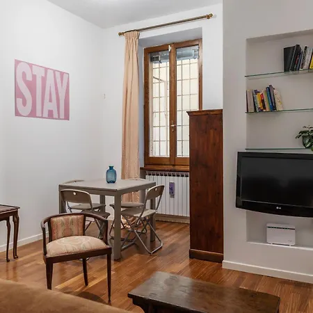 Апартаменты A Stone's Throw From The Colosseum! Рим