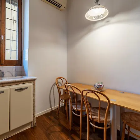 Apartamento A Stone's Throw From The Colosseum! Roma